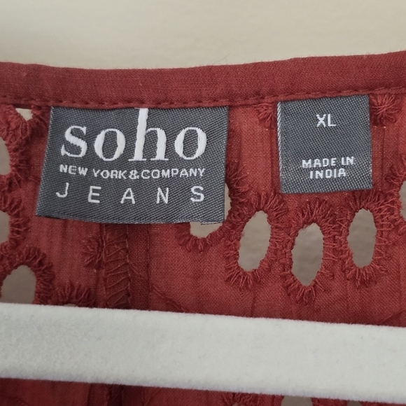 ⭐️40% Off⭐️ New York & Co. Soho Embroidered Cut Out Bell Sleeve Top - Picture 7 of 8